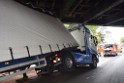 LKW blieb unter Bruecke haengen Koeln Ehrenfeld Innere Kanalstr Hornstr P059